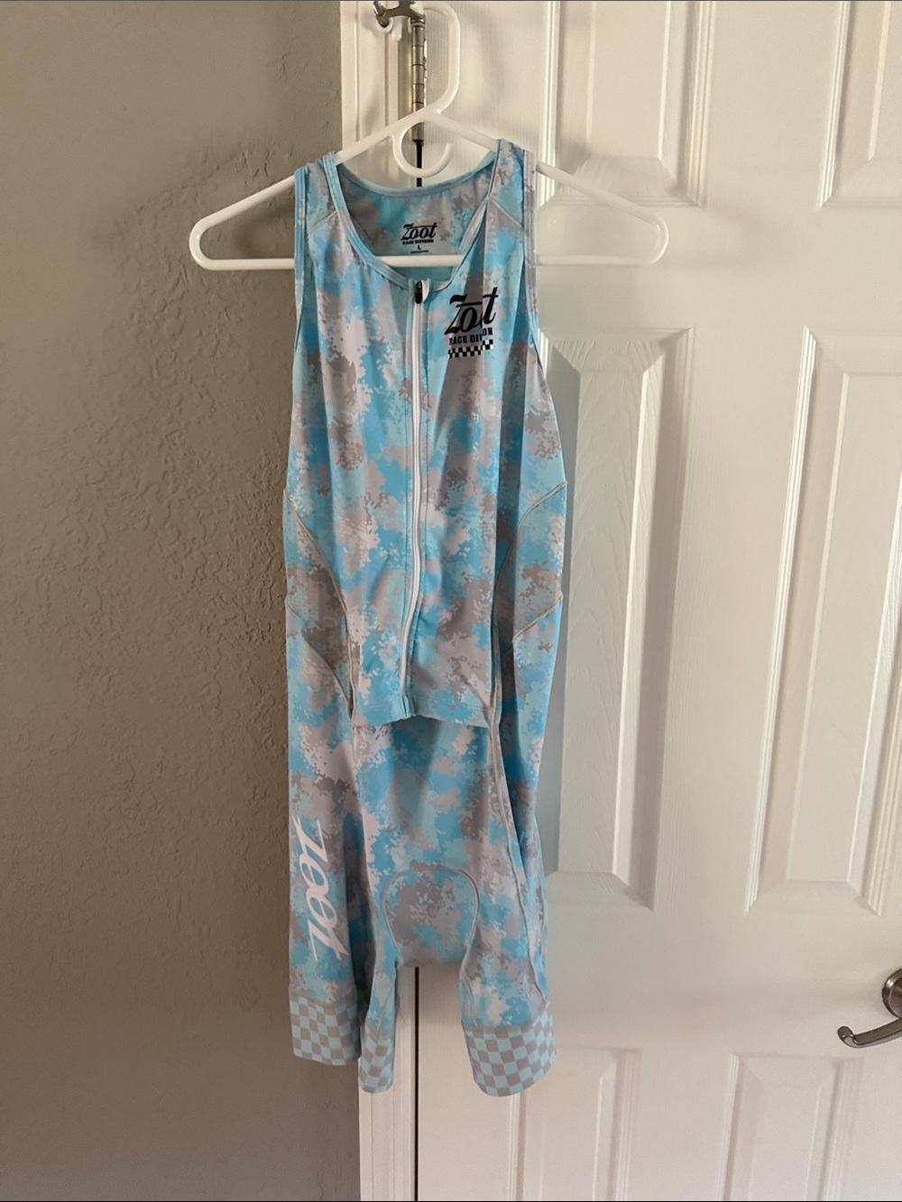 Zoot Women’s Light Blue and Gray Camo Zip-Front Sleeveless Tri Suit